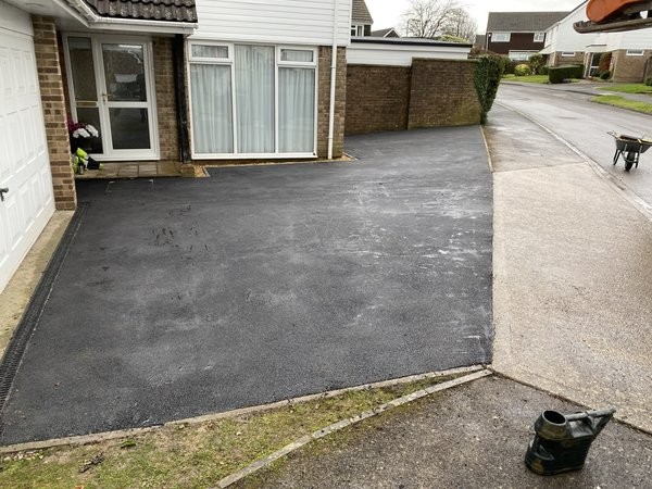 Block Paving in Andover: Why More Homeowners Are Choosing Permeable Driveways
