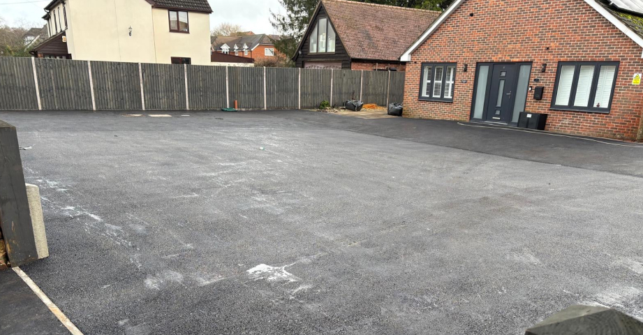Tarmac driveways and resurfacing
