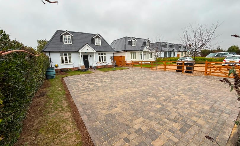Garden landscaping and driveway project by Test Valley Paving
