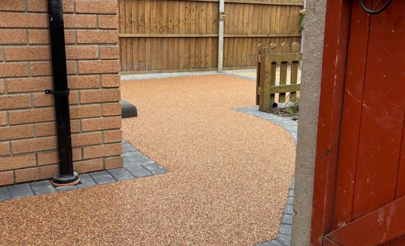 Resin bound driveway colour example by Test Valley Paving