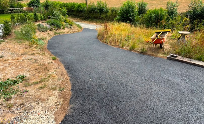 Tarmac driveway installation in a rural Hampshire setting by Test Valley Paving