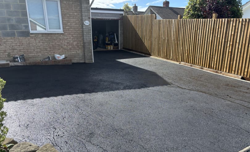 Tarmac driveway example by Test Valley Paving
